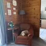 度假居 U Rybaka Na Mazurach Z Basenem Guzowy Piec